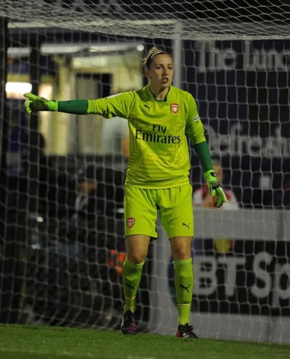 Framed Print : Arsenal's Siobhan Chamberlain vs. Bristol's Sophie Ingle: A Goalkeeper Showdown in the WSL
