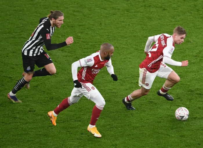 Framed Print : Arsenal's Smith Rowe and Lacazette Sprint Past Newcastle's Hendrick in FA Cup Clash