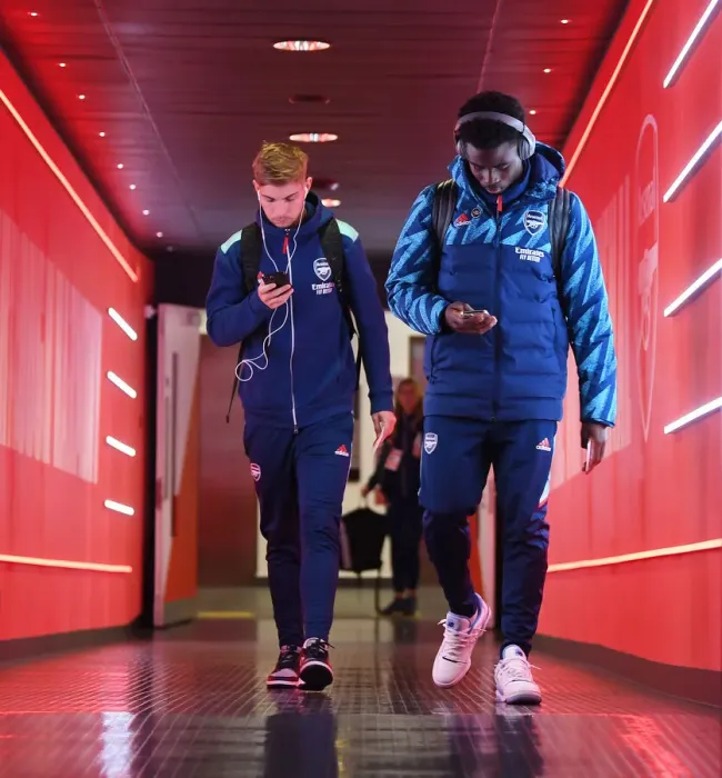 Framed Print : Arsenal's Smith Rowe and Saka Arrive Ahead of Arsenal v Liverpool (2021-22) Framed Print : Arsenal's Smith Rowe and Saka Arrive Ahead of Arsenal v Liverpool (2021-22)