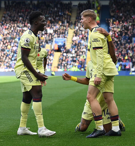Arsenal's Smith Rowe and Saka Celebrate 2-Goal Lead Over Leicester City in Premier League