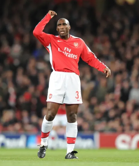 Framed Print : Arsenal's Sol Campbell Shines in Historic 5-0 Victory over FC Porto in UEFA Champions League
