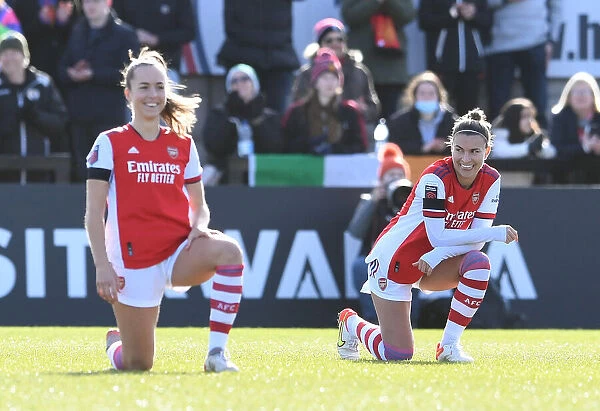 Arsenal's Steph Catley Kneels in Solidarity: Arsenal Women vs Manchester United Women (FA WSL, 2021-22)