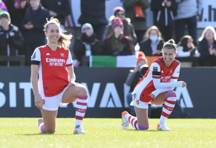 Framed Print : Arsenal's Steph Catley Kneels in Solidarity: Arsenal Women vs Manchester United Women (FA WSL, 2021-22) Framed Print : Arsenal's Steph Catley Kneels in Solidarity: Arsenal Women vs Manchester United Women (FA WSL, 2021-22)