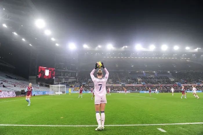 Framed Print : Arsenal's Steph Catley: A Star Performer in FA Women's Super League Victory Over Aston Villa (December 2022)