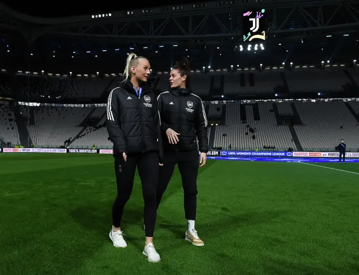 Framed Print : Arsenal's Stina Blackstenius and Jennifer Beattie Prepare for Juventus Showdown in UEFA Women's Champions League