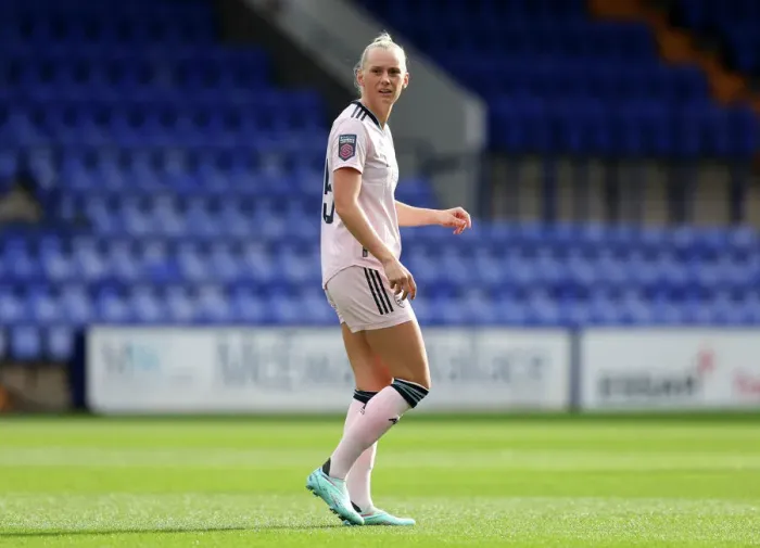 Framed Print : Arsenal's Stina Blackstenius Shines in FA Women's Super League Showdown Against Liverpool