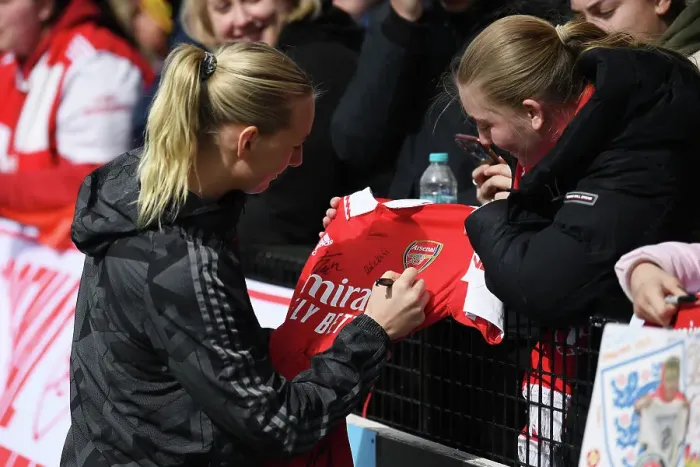 Framed Print : Arsenal's Stina Blackstenius Signs Shirt for Fan After Victory Over Manchester City