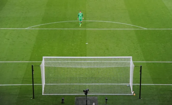 Framed Print : Arsenal's Szczesny in Action Against Southampton (2013-14) Framed Print : Arsenal's Szczesny in Action Against Southampton (2013-14)