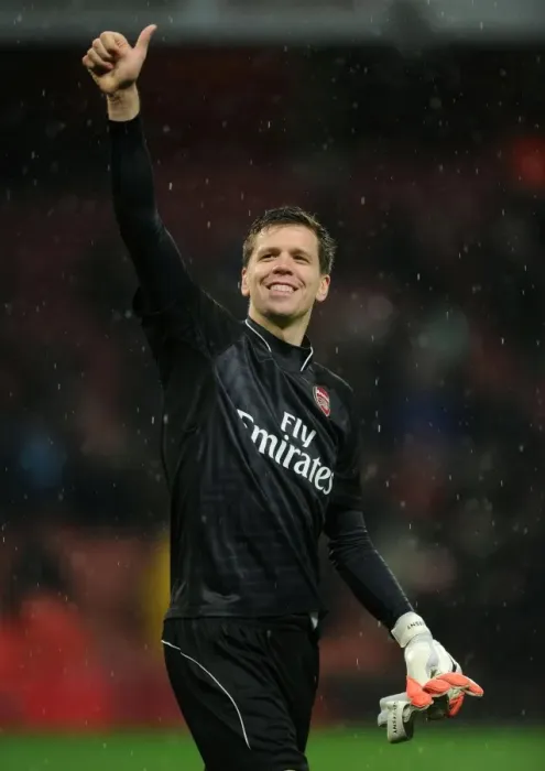 Framed Print : Arsenal's Szczesny Celebrates Victory over Queens Park Rangers (2014-15) Framed Print : Arsenal's Szczesny Celebrates Victory over Queens Park Rangers (2014-15)