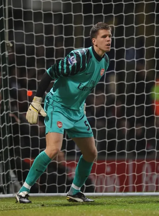 Framed Print : Arsenal's Szczesny Delivers Shutout: Securing Carling Cup Semi-Final Lead Against Ipswich Town