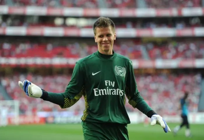 Framed Print : Arsenal's Szczesny in Pre-Season Action Against Benfica (2011-12) Framed Print : Arsenal's Szczesny in Pre-Season Action Against Benfica (2011-12)