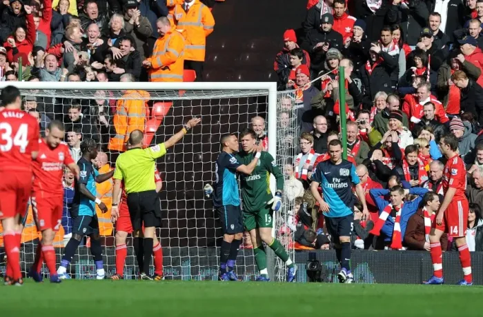 Framed Print : Arsenal's Szczesny Saves the Day: Liverpool vs Arsenal, Premier League 2011-12