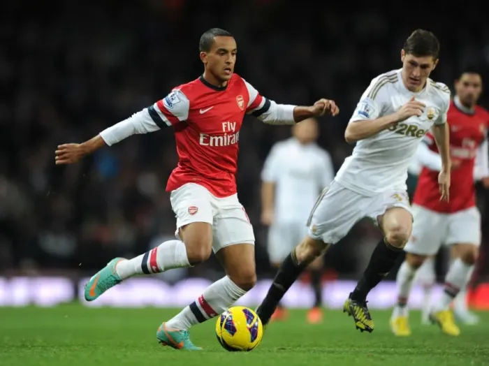 Framed Print : Arsenal's Theo Walcott Faces Off Against Swansea's Ben Davies in Premier League Clash (2012-13) Framed Print : Arsenal's Theo Walcott Faces Off Against Swansea's Ben Davies in Premier League Clash (2012-13)