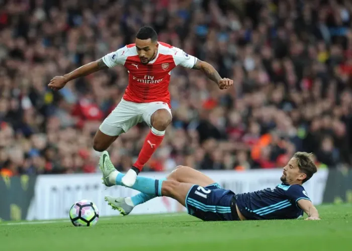 Framed Print : Arsenal's Theo Walcott Outmaneuvers Middlesbrough's Gaston Ramirez Framed Print : Arsenal's Theo Walcott Outmaneuvers Middlesbrough's Gaston Ramirez