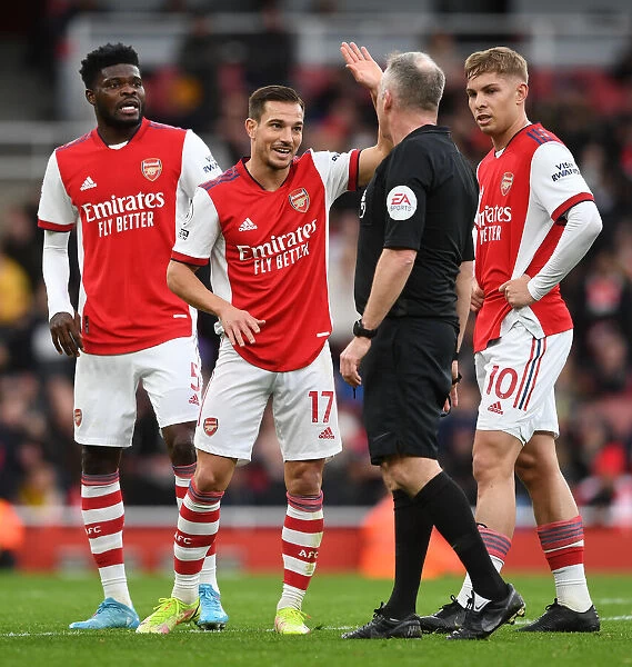 Arsenal's Thomas Partey, Cedric Soares, and Emile Smith Rowe Interact with Referee during Arsenal vs. Brentford Match (2021-22)