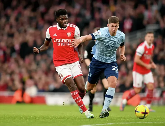 Framed Print : Arsenal's Thomas Partey Fends Off Pressure from Brentford's Vitaly Roerslev During Premier League Clash