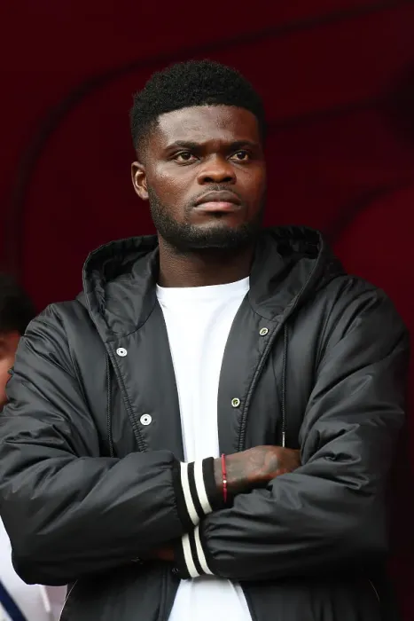 Framed Print : Arsenal's Thomas Partey Focuses Ahead of Arsenal v Tottenham Showdown (2023-24)