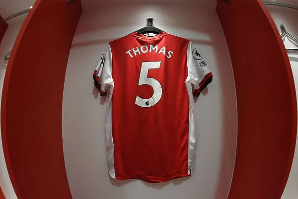 Arsenal's Thomas Partey: Ready for Battle Against Manchester City (Arsenal v Manchester City 2021-22)