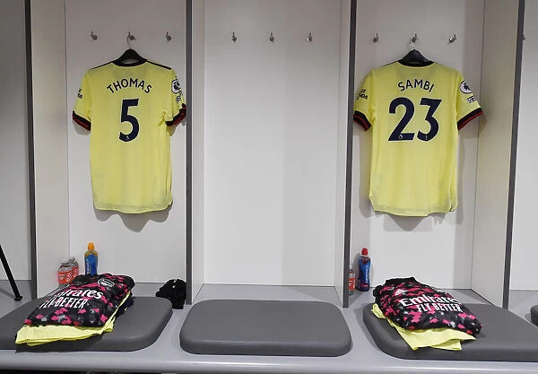 Arsenal's Thomas Partey and Sambi Lefa Pre-Match Gear at Anfield (Liverpool v Arsenal 2021-22)