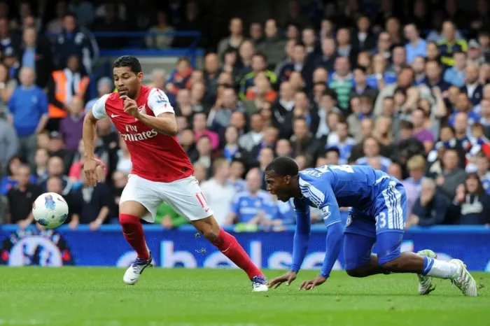 Framed Print : Arsenal's Thrilling 5-3 Comeback Victory over Chelsea in the Premier League: Andre Santos and Dean Sturridge Clash at Stamford Bridge, October 2011