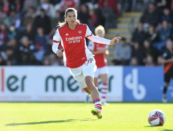 Framed Print : Arsenal's Tobin Heath in Action: Battling Everton Women in the FA WSL Clash Framed Print : Arsenal's Tobin Heath in Action: Battling Everton Women in the FA WSL Clash