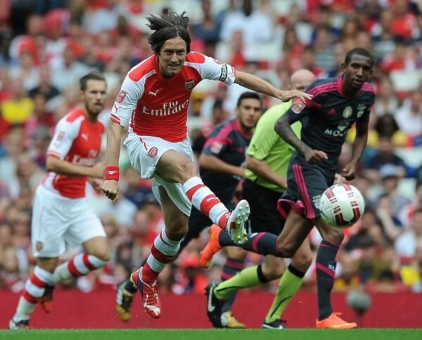 Arsenal's Tomas Rosicky in Action Against Benfica at Emirates Cup 2014