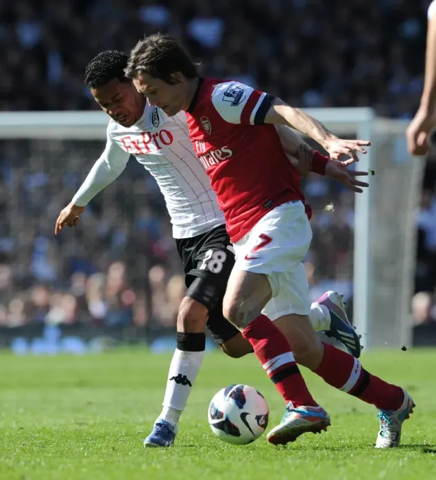 Framed Print : Arsenal's Tomas Rosicky Fends Off Urby Emanuelson in Intense Fulham Clash