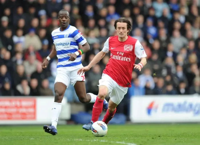 Framed Print : Arsenal's Tomas Rosicky Outwits QPR's Samba Diakite: A Premier League Masterclass (2011-12)