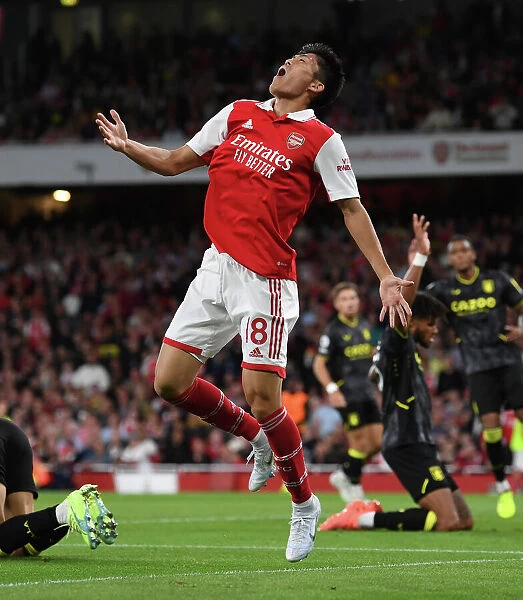 Arsenal's Tomiyasu in Action: Arsenal vs. Aston Villa, 2022-23 Premier League