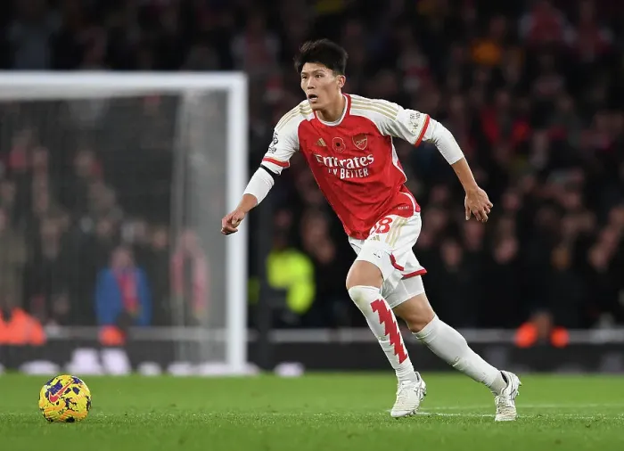 Framed Print : Arsenal's Tomiyasu in Action against Burnley in the Premier League (2023-24) Framed Print : Arsenal's Tomiyasu in Action against Burnley in the Premier League (2023-24)
