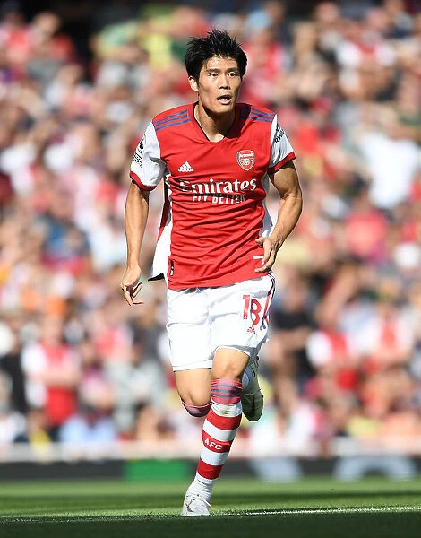 Arsenal's Tomiyasu in Action against Norwich City (Premier League 2021-22)