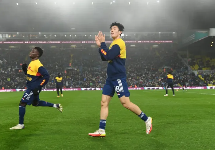 Framed Print : Arsenal's Tomiyasu Applauding Fans: Leeds United vs Arsenal, Premier League 2021-22 Framed Print : Arsenal's Tomiyasu Applauding Fans: Leeds United vs Arsenal, Premier League 2021-22