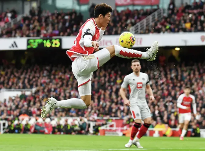 Framed Print : Arsenal's Tomiyasu in Control: Arsenal FC vs Sheffield United, Premier League 2023-24 Framed Print : Arsenal's Tomiyasu in Control: Arsenal FC vs Sheffield United, Premier League 2023-24
