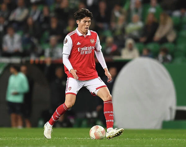 Arsenal's Tomiyasu Faces Off Against Sporting CP in Europa League Showdown