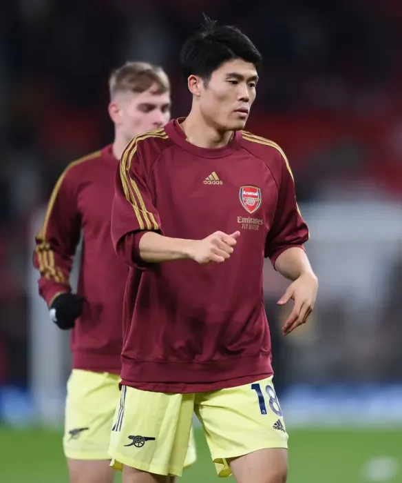 Framed Print : Arsenal's Tomiyasu Gears Up for Manchester United Clash in Premier League (December 2021) Framed Print : Arsenal's Tomiyasu Gears Up for Manchester United Clash in Premier League (December 2021)