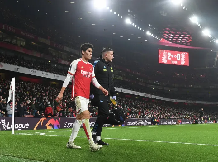 Framed Print : Arsenal's Tomiyasu Injured, Escorted Off Pitch During Arsenal v Wolverhampton Wanderers (2023-24) Framed Print : Arsenal's Tomiyasu Injured, Escorted Off Pitch During Arsenal v Wolverhampton Wanderers (2023-24)