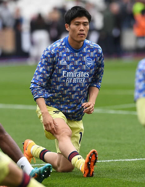 Arsenal's Tomiyasu Readies for Premier League Battle against West Ham