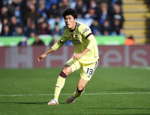 Arsenal's Tomiyasu Stands Firm Against Leicester in Premier League Showdown