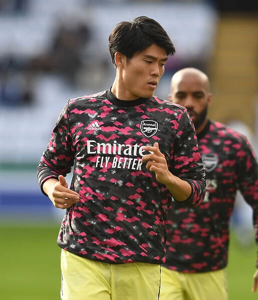Arsenal's Tomiyasu Warms Up Ahead of Leicester Clash - Premier League 2021-22