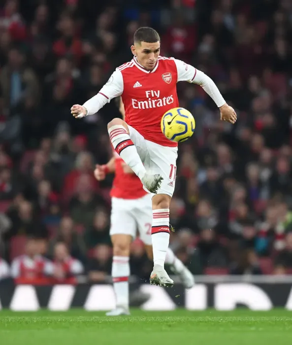 Framed Print : Arsenal's Torreira in Action Against Southampton in Premier League Showdown Framed Print : Arsenal's Torreira in Action Against Southampton in Premier League Showdown