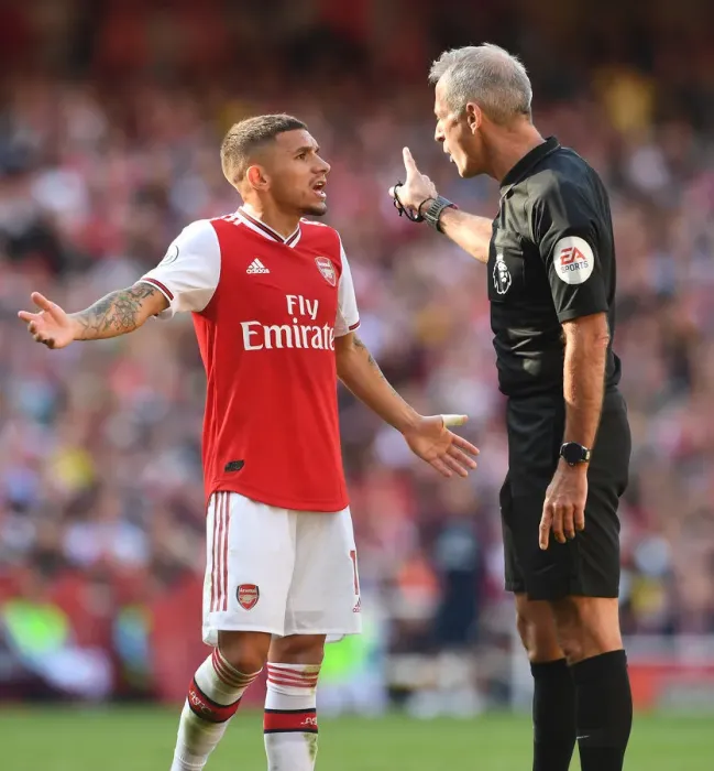 Framed Print : Arsenal's Torreira Argues with Referee during Arsenal v Tottenham Premier League Clash
