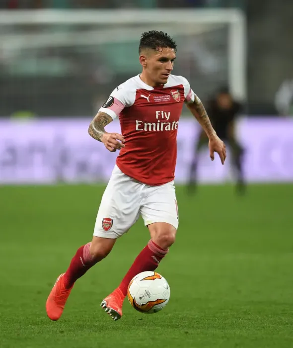 Framed Print : Arsenal's Torreira Faces Off Against Chelsea in Europa League Final Showdown, Baku 2019