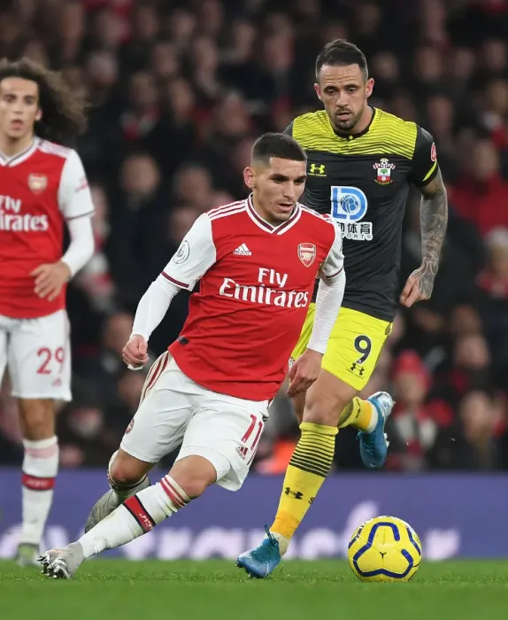 Framed Print : Arsenal's Torreira Outmaneuvers Southampton's Ings in Premier League Clash Framed Print : Arsenal's Torreira Outmaneuvers Southampton's Ings in Premier League Clash