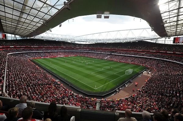 Arsenal's Triumph: 2-1 Over Crystal Palace in the Barclays Premier League at Emirates Stadium (August 16, 2014)