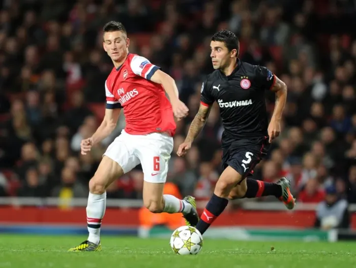 Framed Print : Arsenal's Triumph: 3-1 Victory Over Olympiacos in UEFA Champions League (2012)