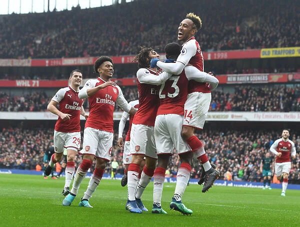 Arsenal's Triumph: Aubameyang, Welbeck, Elneny's Goals: A Three-Pronged Attack Against Southampton (2017-18)