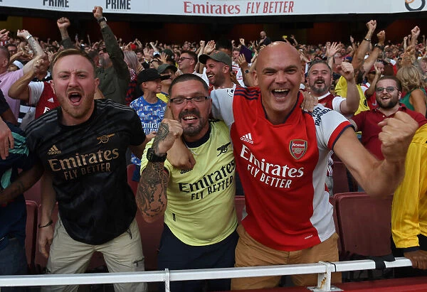 Arsenal's Triumph: Euphoric Fan Celebrations vs. Fulham (2022-23)