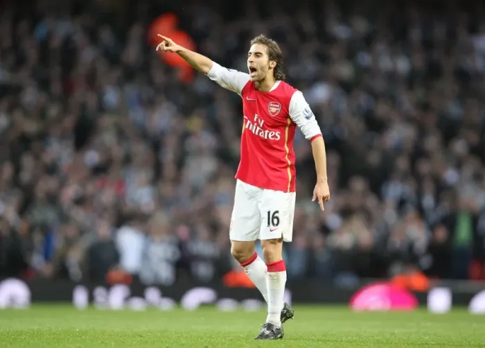 Framed Print : Arsenal's Triumph: Mathieu Flamini Leads the Gunners to a 3-0 FA Cup Victory over Newcastle United (January 2008)