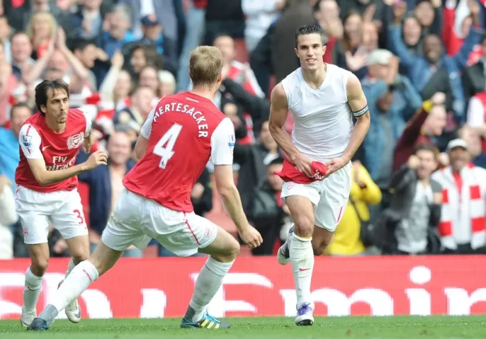 Framed Print : Arsenal's Triumph: Van Persie, Mertesacker, Benayoun Celebrate Goals Against Sunderland (2011-12) Framed Print : Arsenal's Triumph: Van Persie, Mertesacker, Benayoun Celebrate Goals Against Sunderland (2011-12)