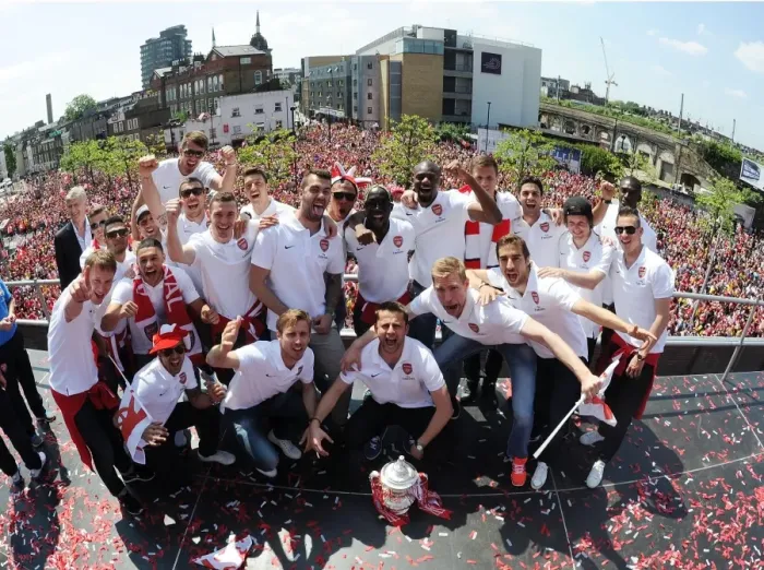 Framed Print : Arsenal's Triumphant FA Cup Parade: Celebrating Victory in London, 2014